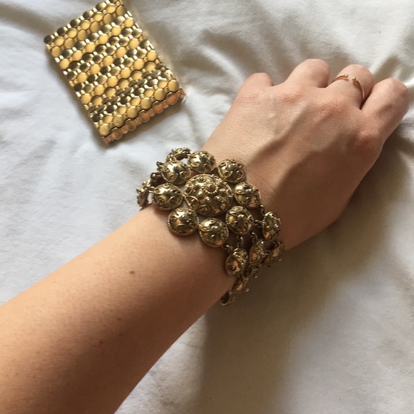 2 goldtone bracelet bundle 2/10$ - Picture 4 of 5